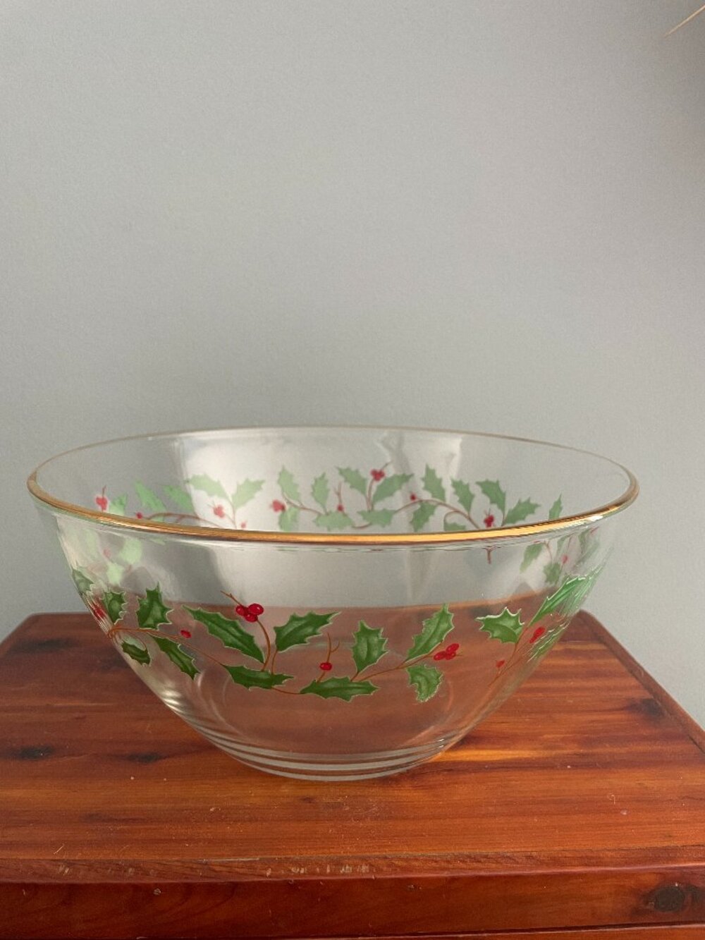 Arcoroc Christmas Holly Berry 9” Clear Glass Serving Bowl with Gold Trim